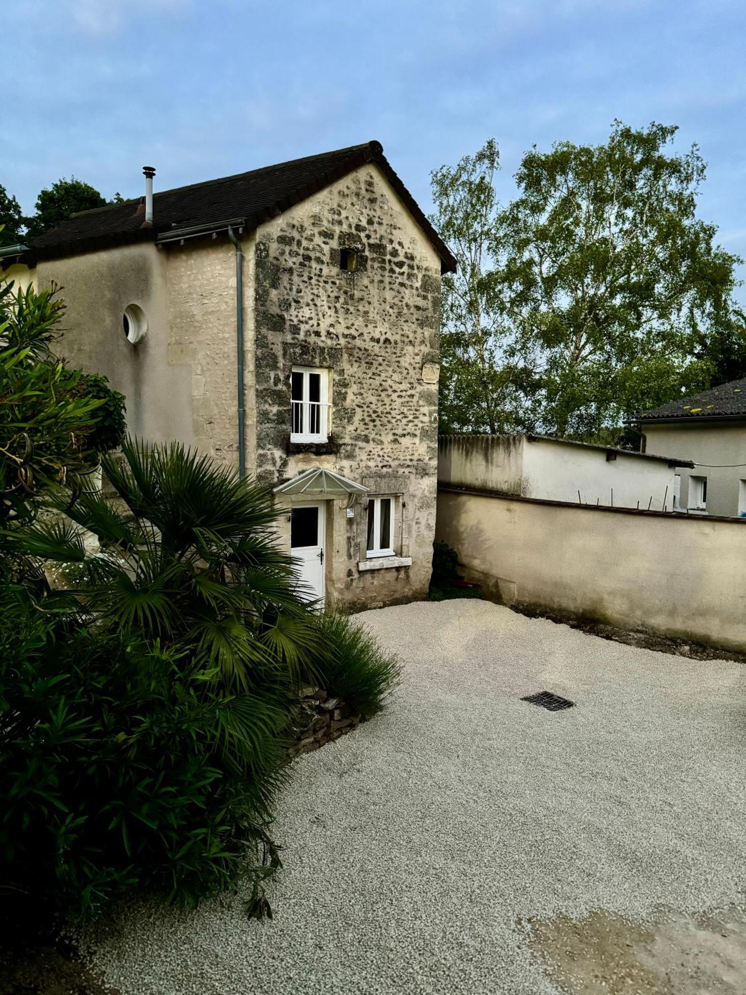 Gite - Petite Maison Proche Du Futuroscope Beaumont  Екстериор снимка